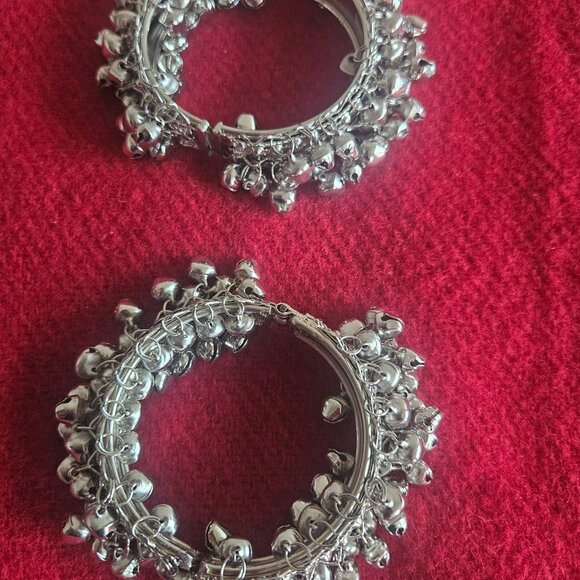 Bellydancing silver with bells jingling bracelet antique style - Picture 2 of 4